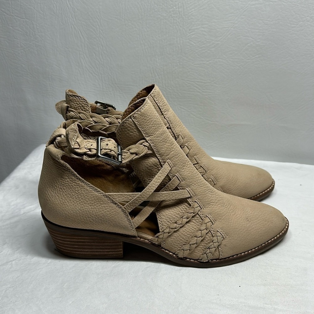 Lucky Brand Forbas Pointed Toe Ankle Shoe, 10